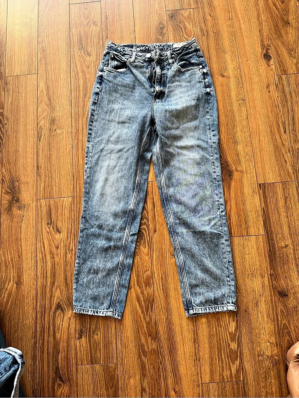 Guess Brand Mom Jean Tapered High Tapered Jeans in Blue Waist 26 Like New